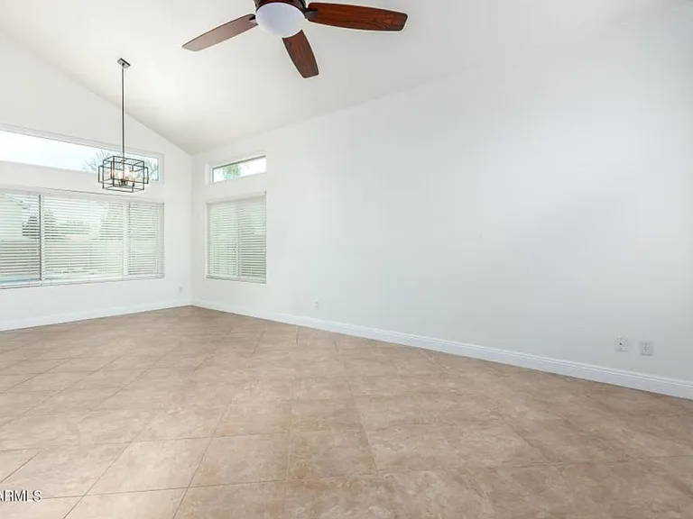 7217 W Crest Ln — Photo 6