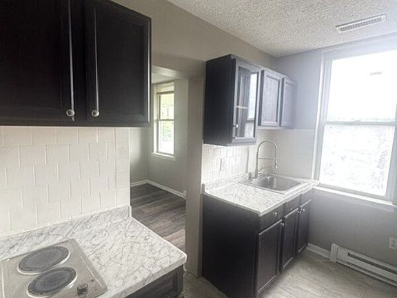 3rd image of 2917 Poplar Ter #3