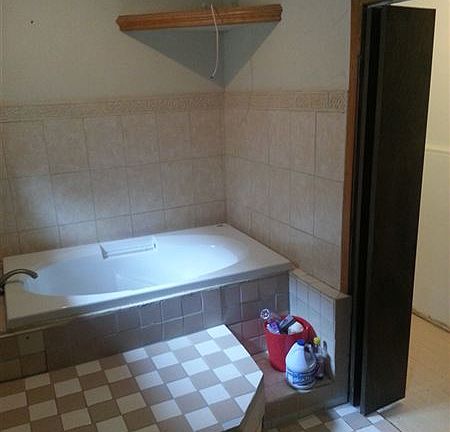 Emerald Bathroom 6