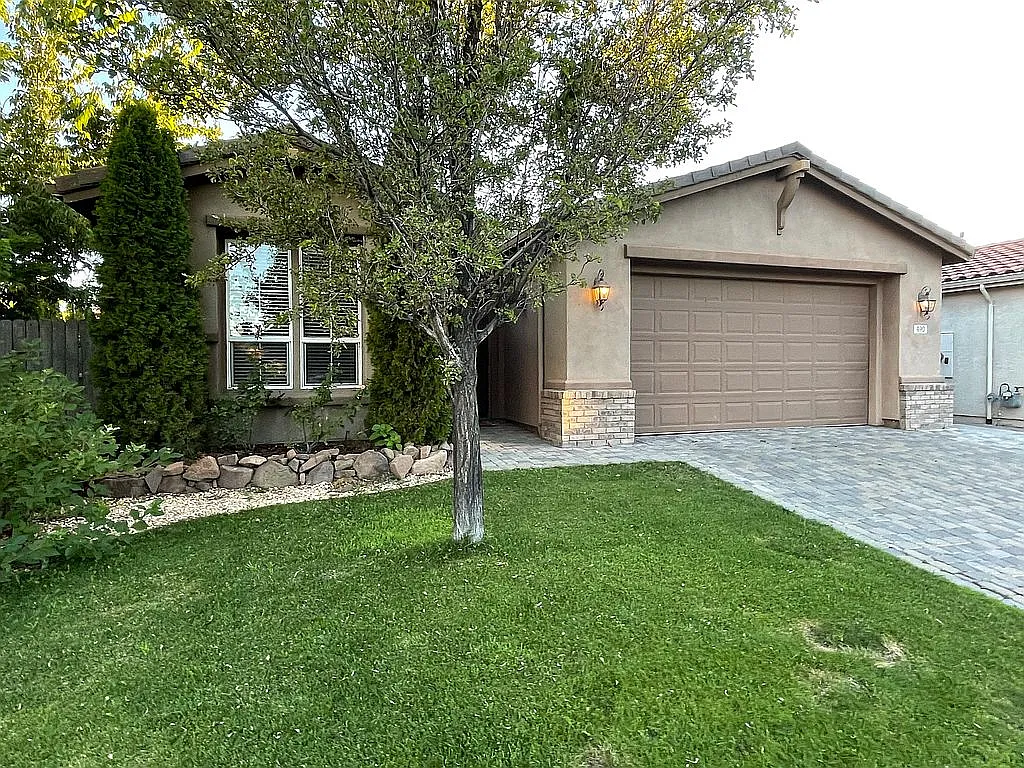 490 Sysonby Ct photo 1