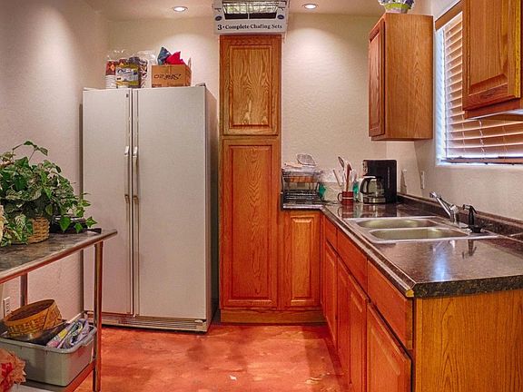 Kitchen area in back Bldg