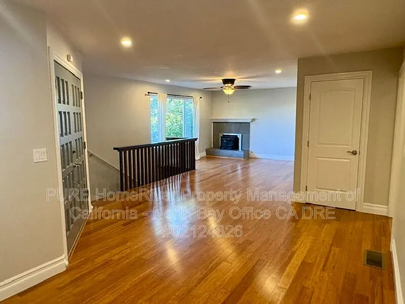 3 bed, 2.0 bath, 1689 sqft, $4,000 — Photo 1
