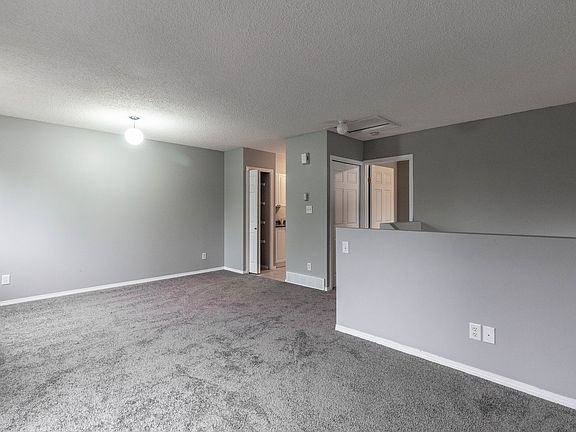 4th image of 102 Oak Ave #102B