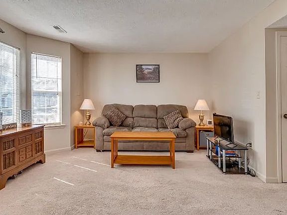3rd image of 91 Stadium Cir