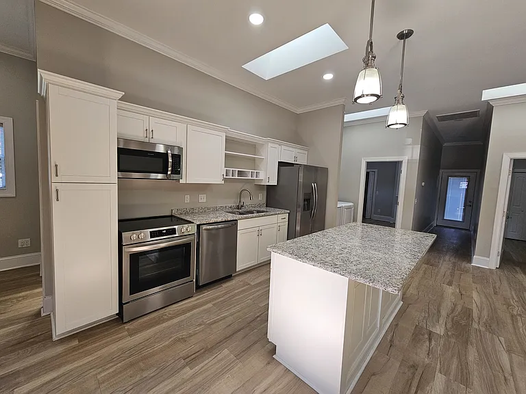 621 Hadley Ct #A — Photo 2