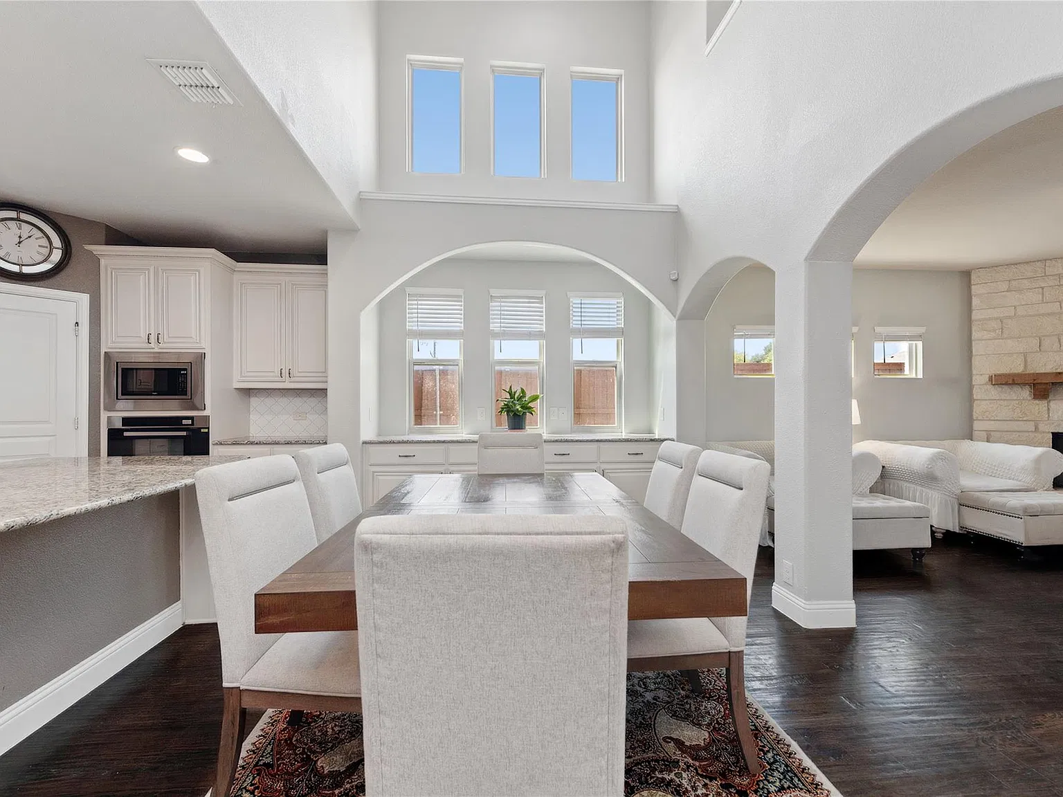 4 bed, 3.5 bath, 3110 sqft, $3,400 — Photo 3