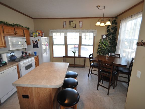 3rd image of 530 Forest Blvd