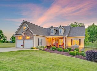 6511 Station Dr, Clermont, GA 30527