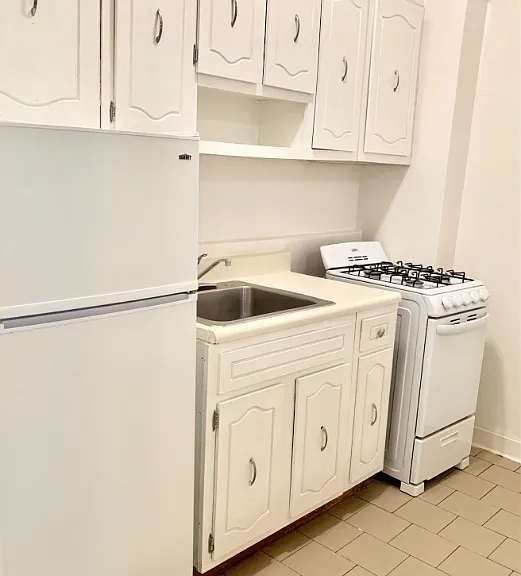 21 E 108th St #2D — Photo 5