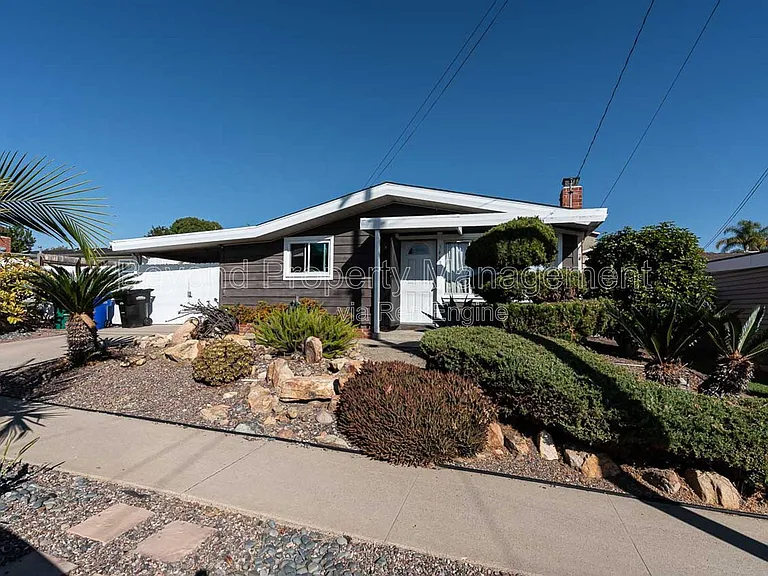 3443 Lockwood Dr — Photo 3