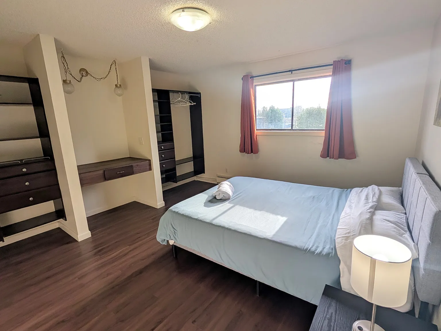 2 bed, 900 sqft, $1,995 — Photo 3