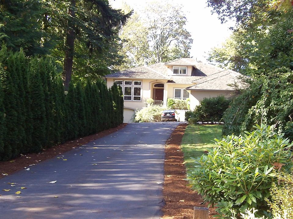 1st image of 1095 132nd Ave NE