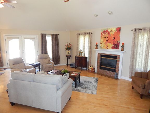 3rd image of 1078 Mockingbird Dr