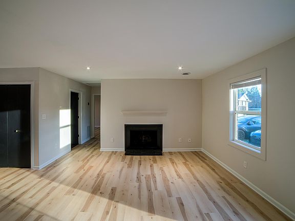3rd image of 638 Kirtley Way #B