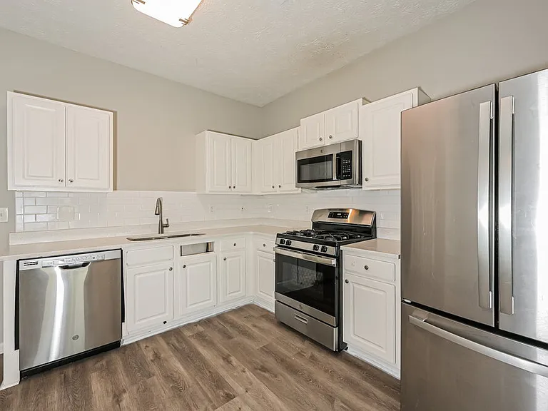 444 Village Bluff Dr — Photo 8