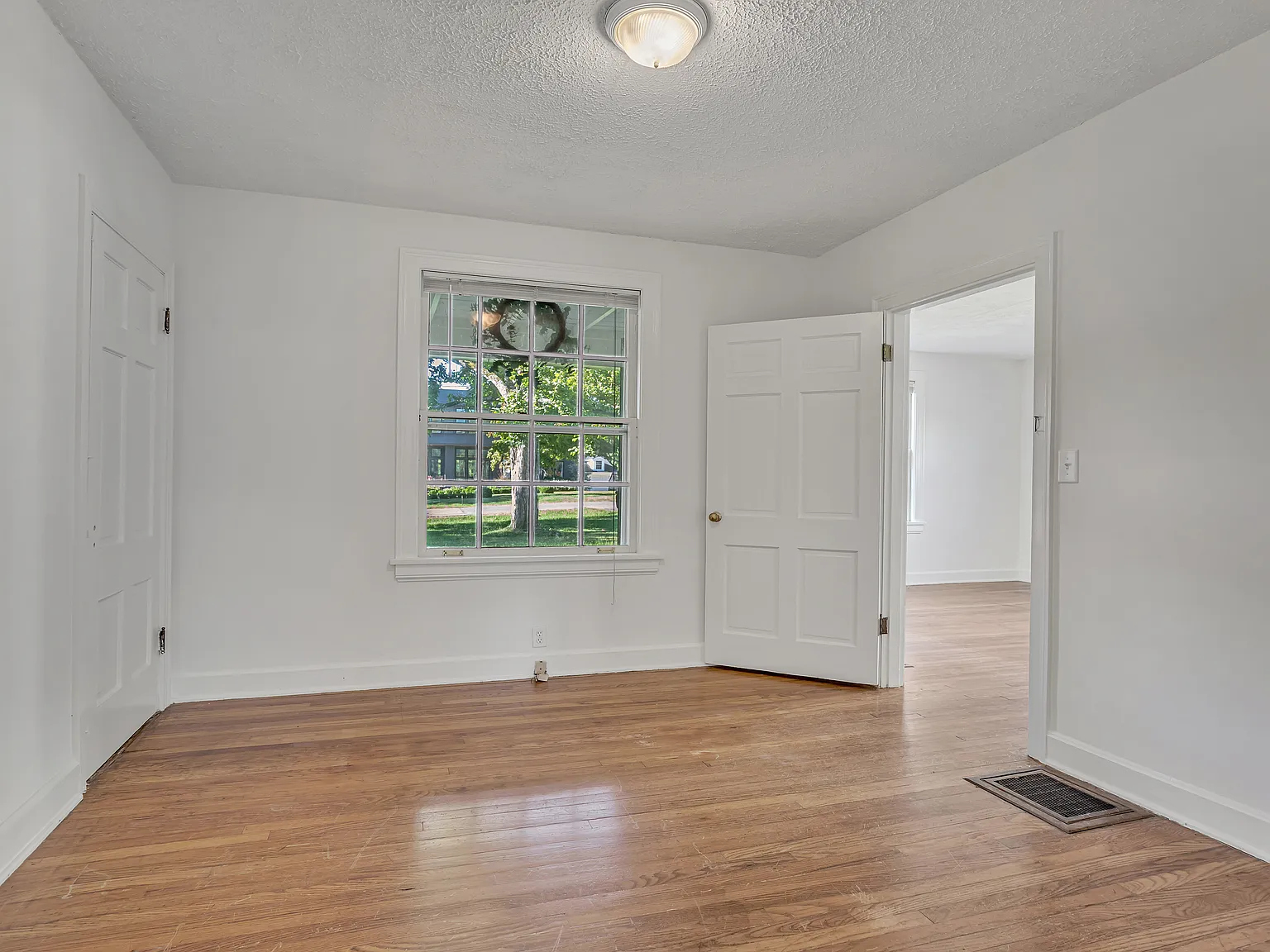 2 bed, 850 sqft, $1,800 — Photo 3