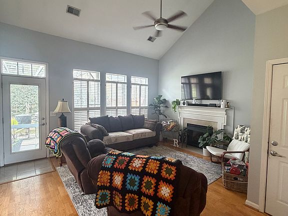 2nd image of 3 Glenbrooke Ct
