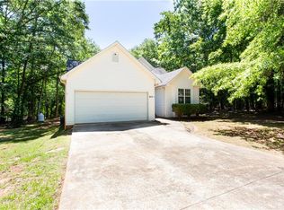 8071 Beachwood Dr, Murrayville, GA 30564