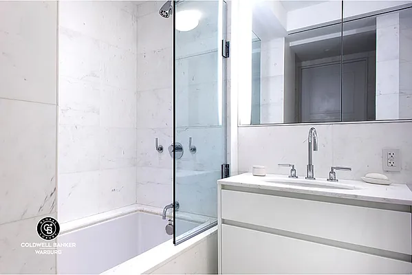 Rented by Coldwell Banker Warburg | media 20