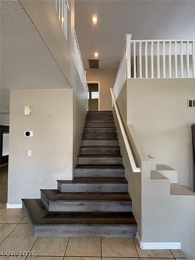 3 bed, 2.5 bath, 2264 sqft, $2,195 — Photo 3