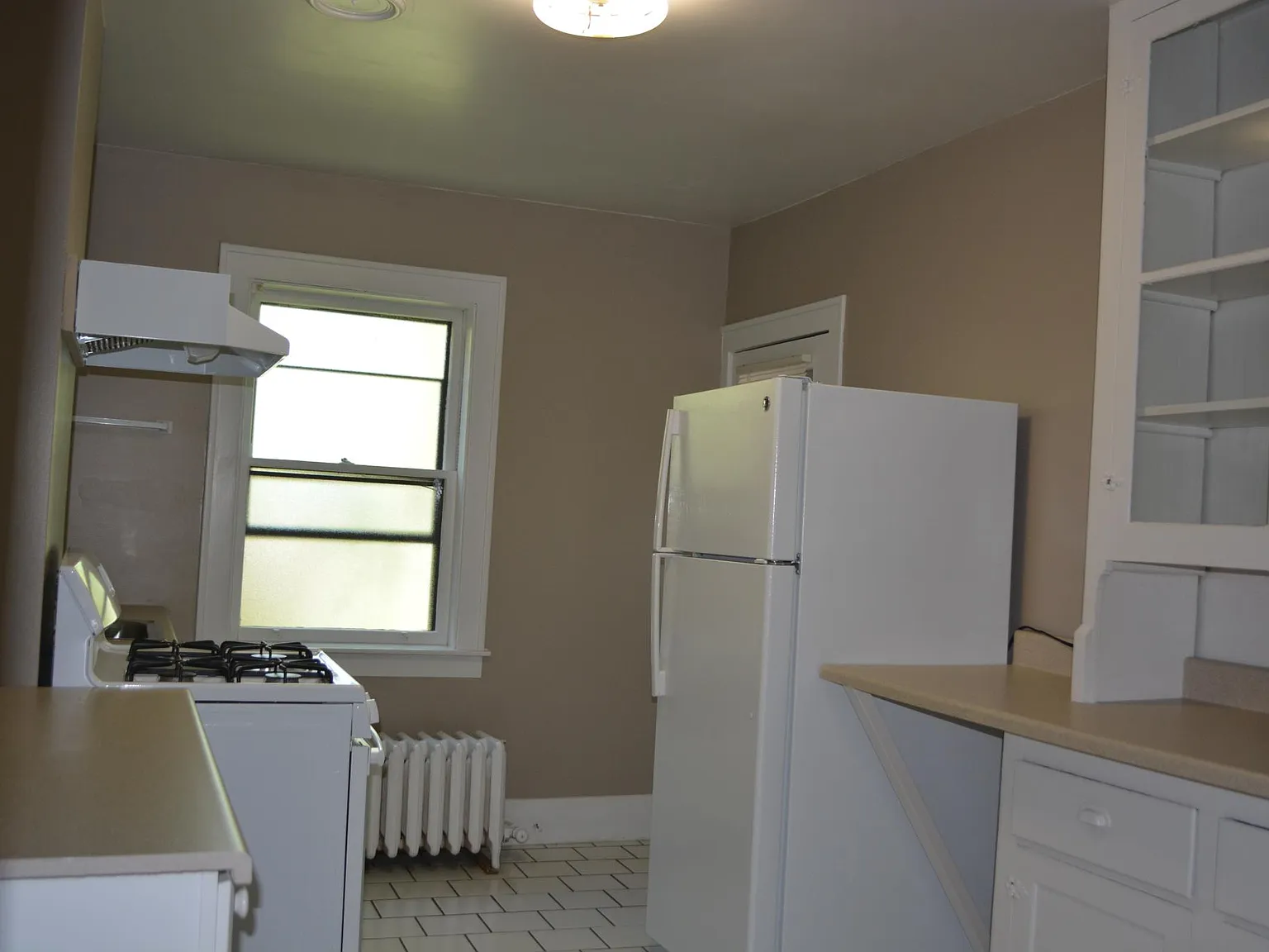 1 bed, 900 sqft, $1,200 — Photo 3