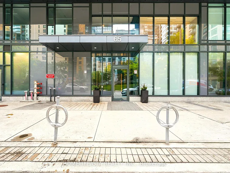 65 Mutual St #309 — Photo 6
