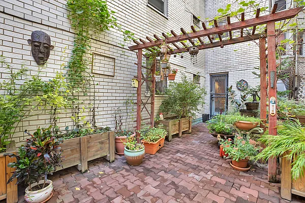 Sold by Compass | media 4