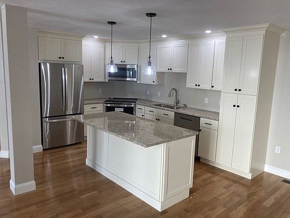 3rd image of 3 Victoria Dr #34
