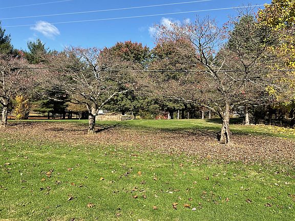 5th image of 810 Marquette Dr NE