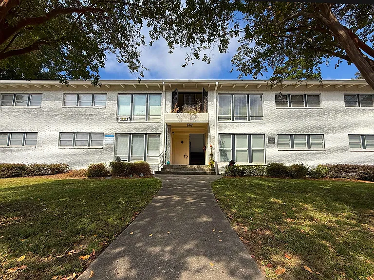 1844 Montclair Rd — Photo 1