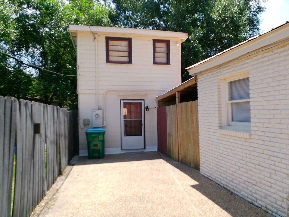 1st image of 2706 Pine Ave