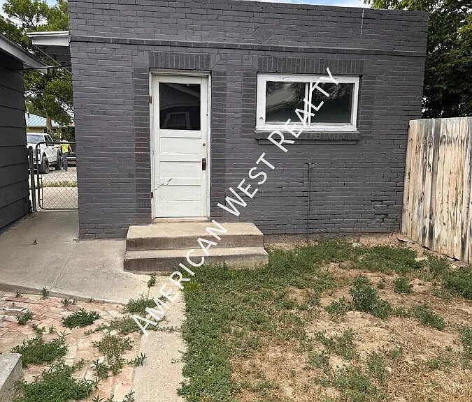 241.5 Park Ave — Photo 2