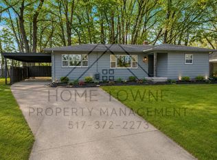 913 Pierce Rd, Lansing, MI 48910