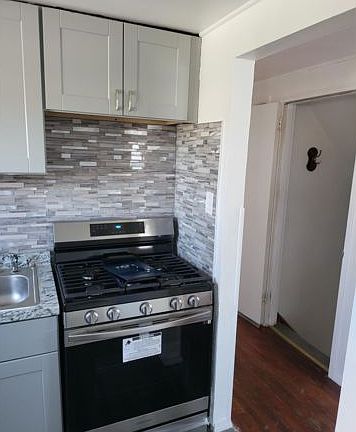 3rd image of 202 Crown Ave Floor 2