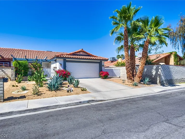 2504 Sidonia Ave — Photo 1