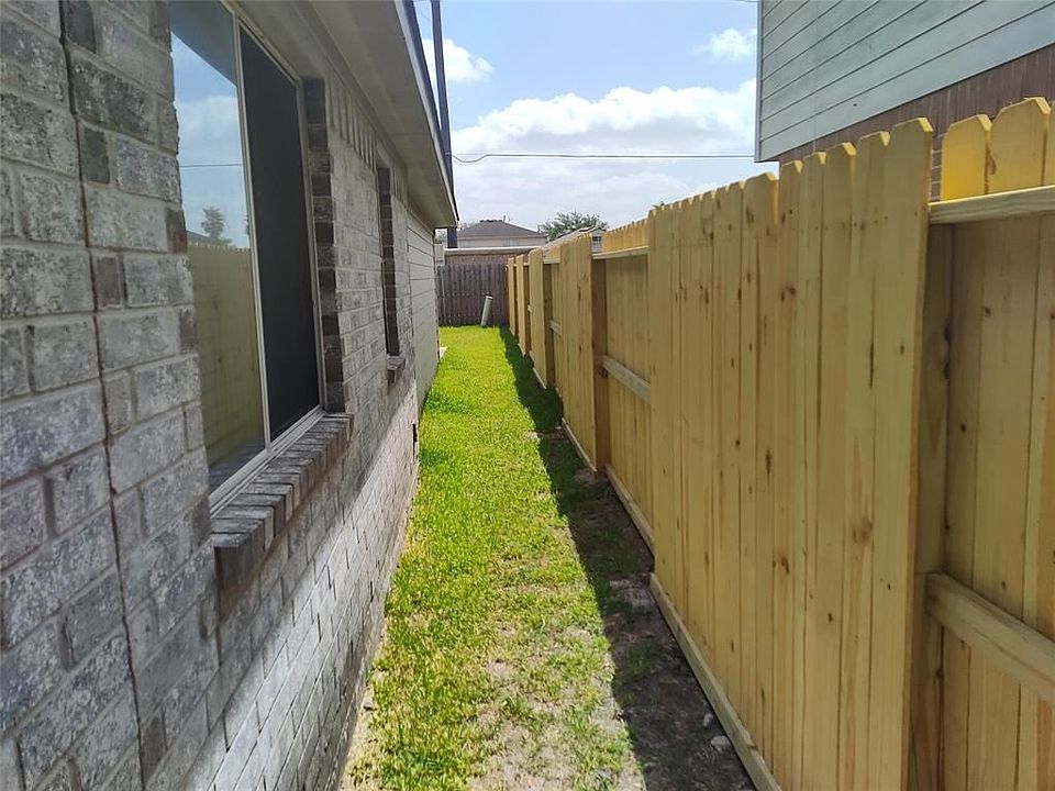 2nd image of 14207 Ballfour Park Ln