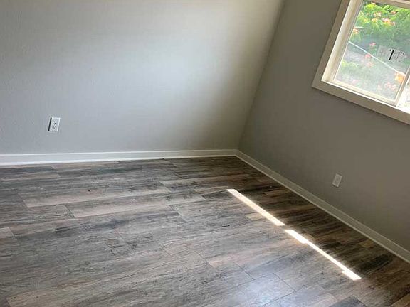 3rd image of 130 Beaumont St #9e25eb63e