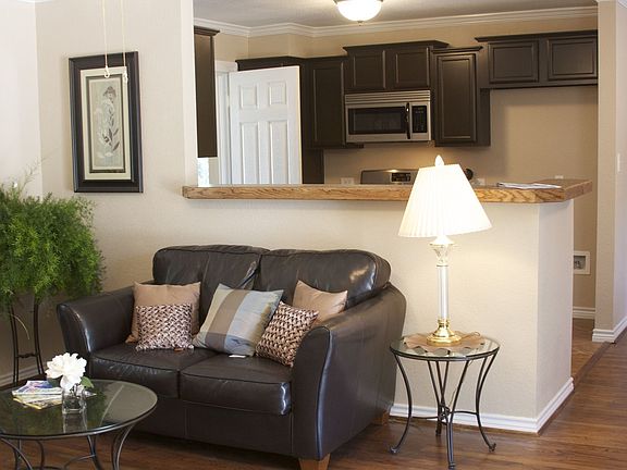 2nd image of 1409 Davis Blvd