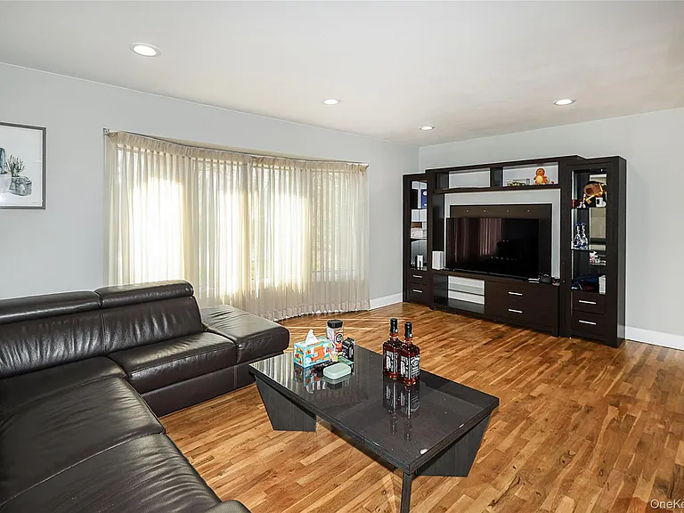 11 Otsego Ave — Photo 4