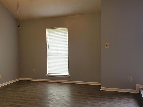 3rd image of 3067 The Willows Pl