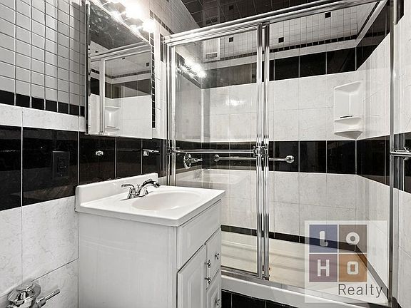5th image of 568 Grand St