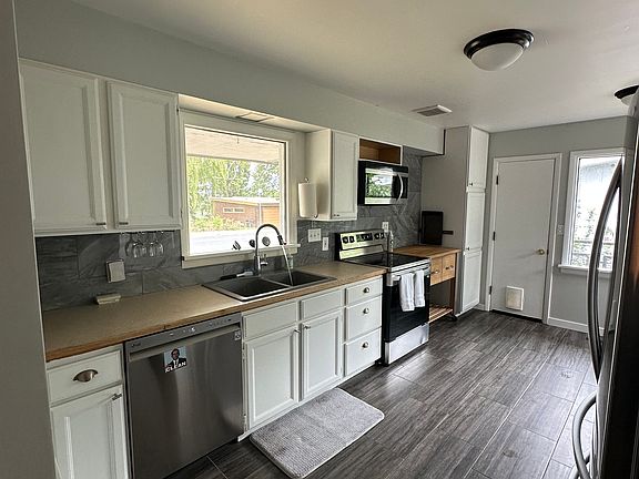 4th image of 1725 NE Upper Dr