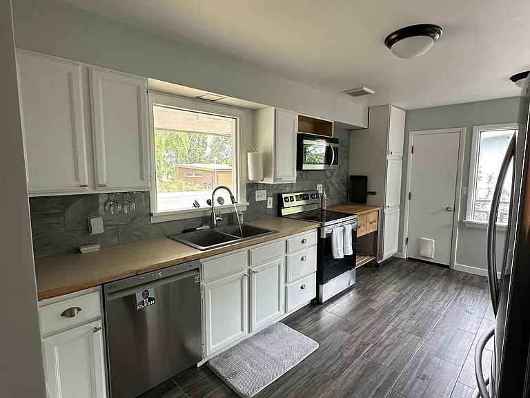 1725 NE Upper Dr — Photo 4