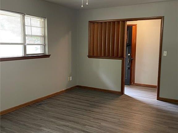 4th image of 112 N Sherry Ave