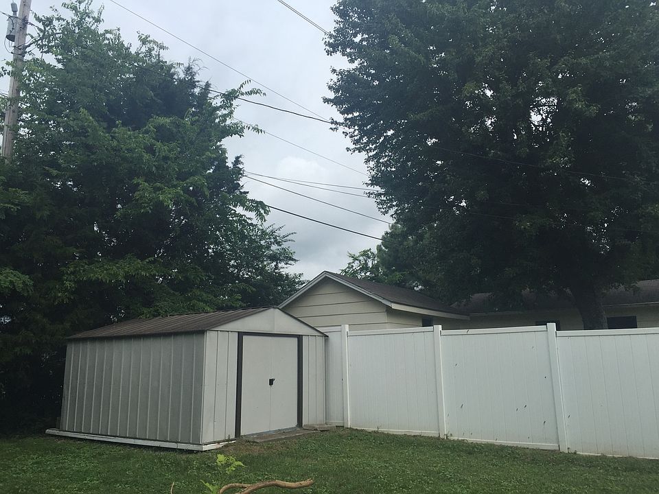 2nd image of 2415 Seneca Ln