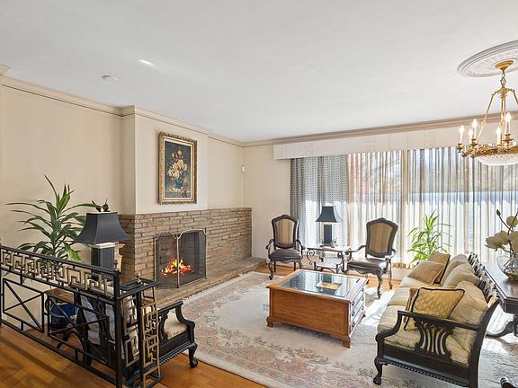 5th image of 22 Hillandale Cir
