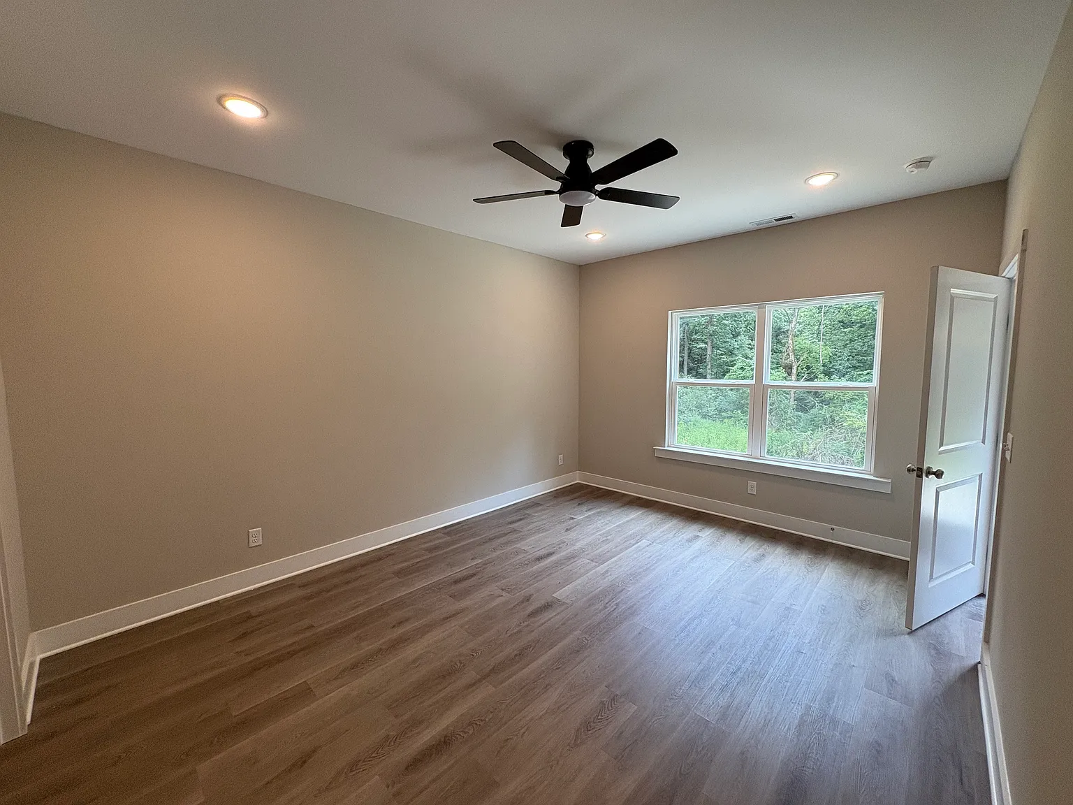 3 bed, 2.5 bath, 1505 sqft, $2,300 — Photo 4