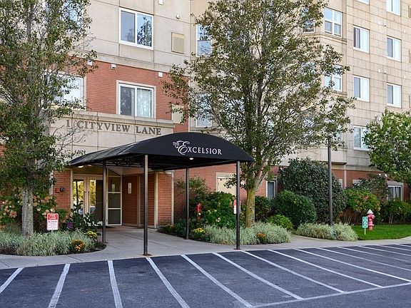 4th image of 1 Cityview Ln Unit 807