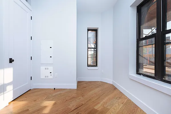 Rented by Nooklyn NYC LLC | media 34
