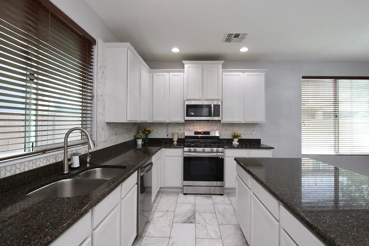 3 bed, 2.5 bath, 2197 sqft, $2,899 — Photo 3